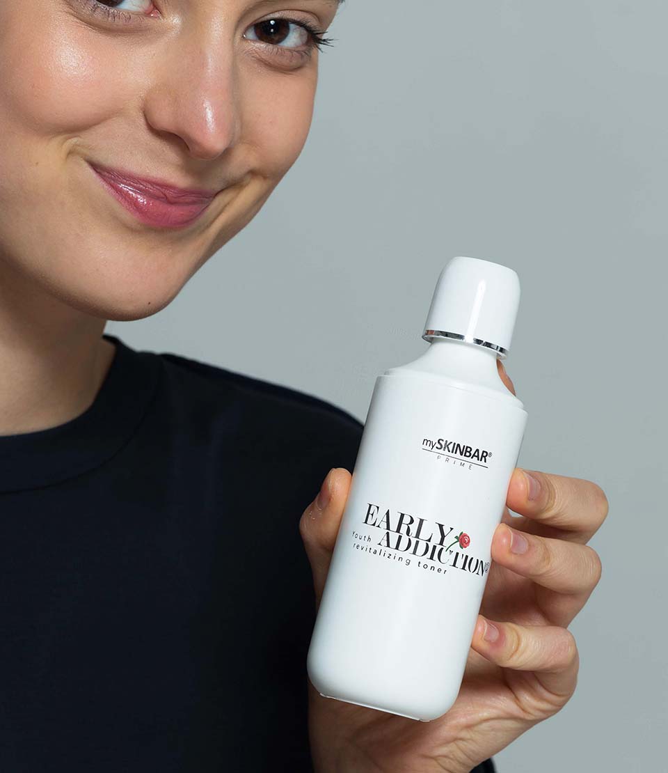 EA-Rose-modelwbottle